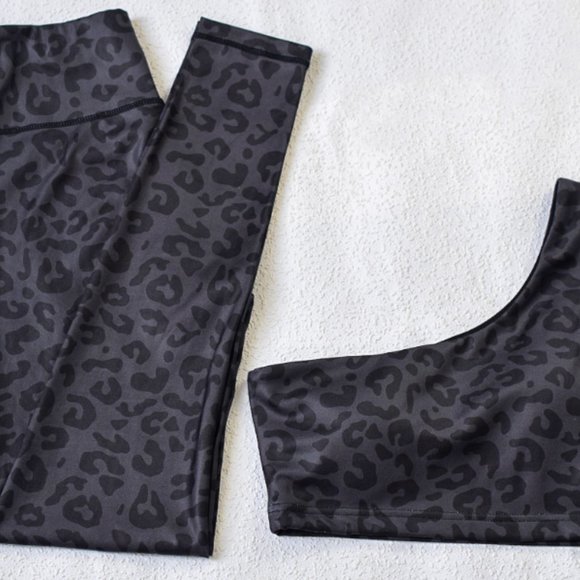 Black Leopard One Shoulder Yoga Set - Picture 3 of 3